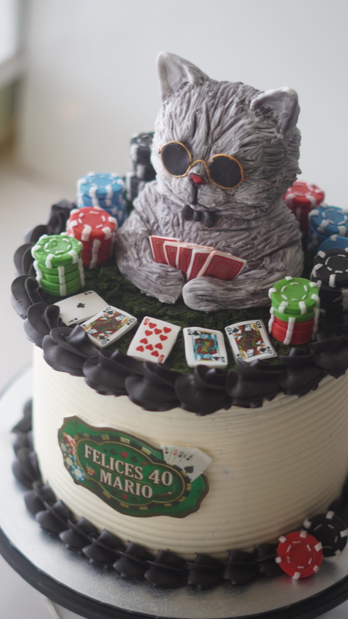 TARTAS CON MODELAJE A MANO EN 3D Tarta de gato jugando al póker