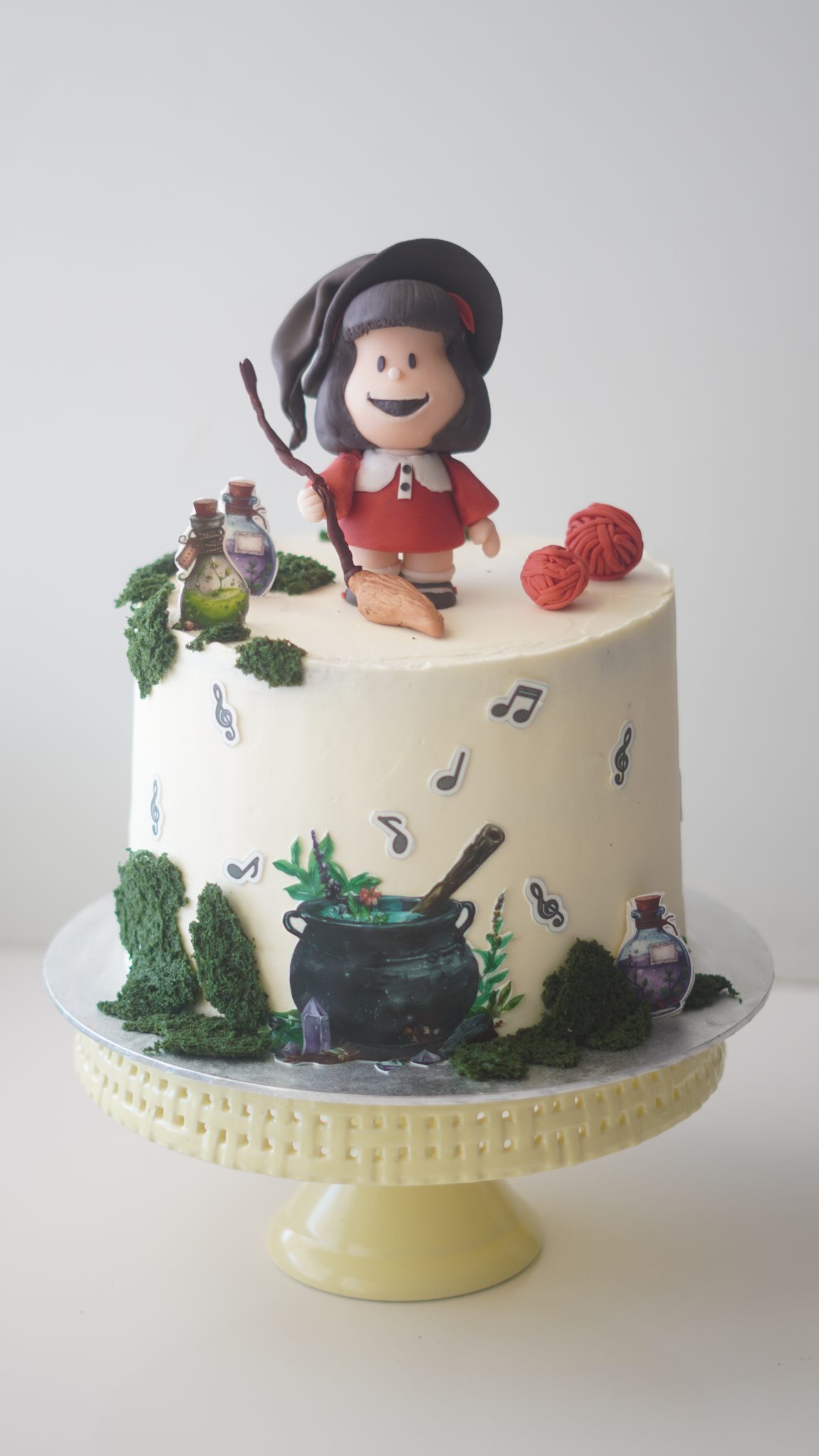 TARTAS CON MODELAJE A MANO EN 3D Mafalda brujita