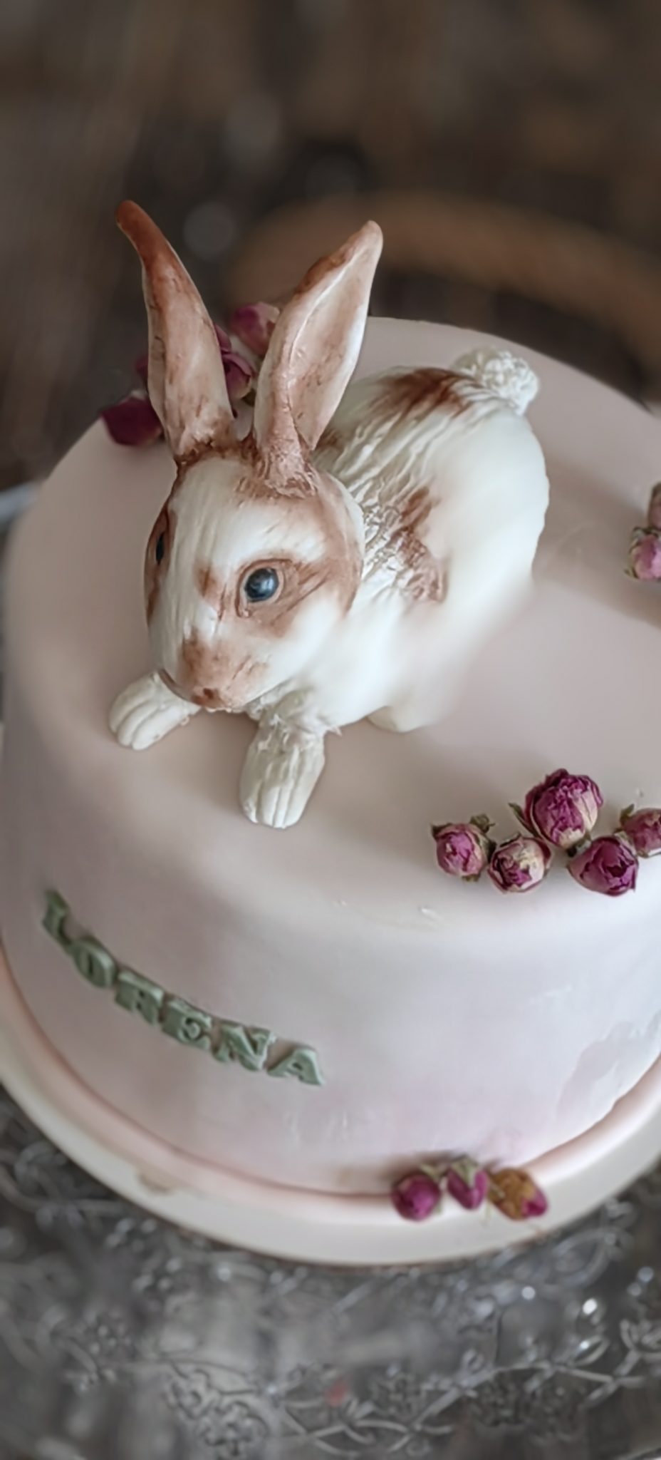 TARTAS CON MODELAJE A MANO EN 3D Tarta conejito