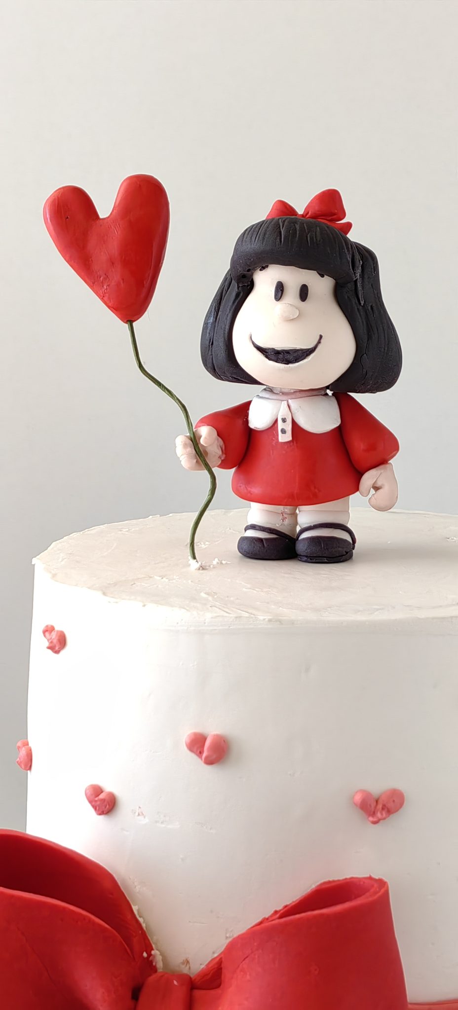 TARTAS CON MODELAJE A MANO EN 3D Tarta Mafalda con corazón
